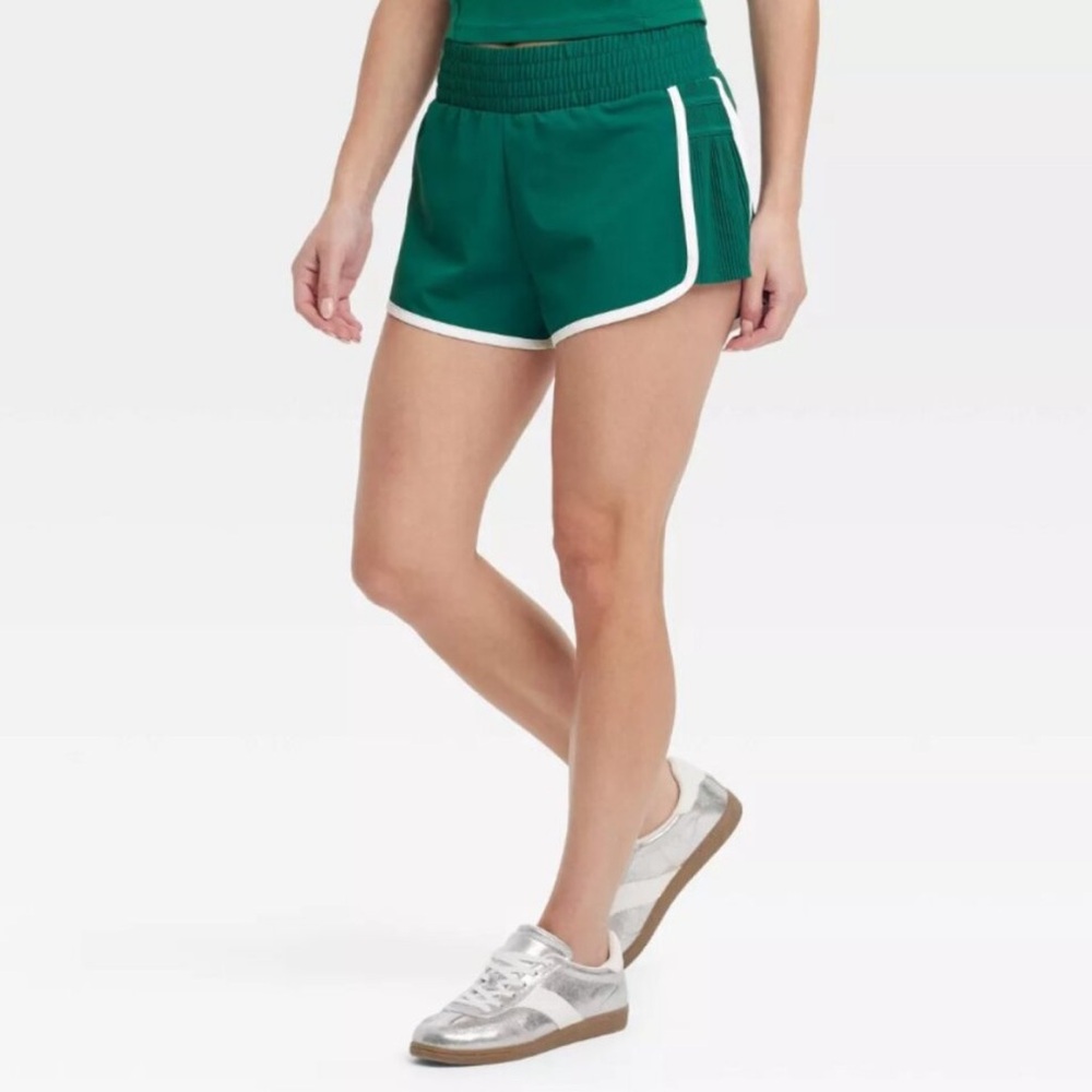 All In Motion Women's Small Green Woven Mid-Rise Piped Dolphin 2.5” Shorts XS